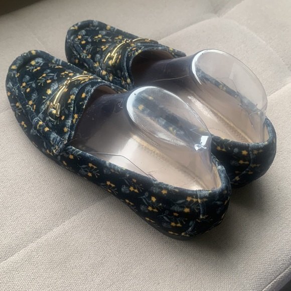 CAbi Carnaby Women's Blue Floral Velvet Loafer Shoe Size 9 Work Casual Career - Picture 5 of 16